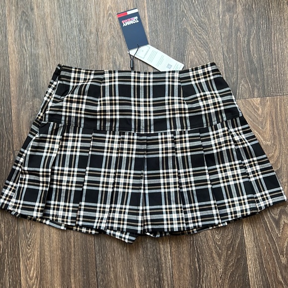 Tommy Jeans Plaid Skirt - Picture 3 of 3